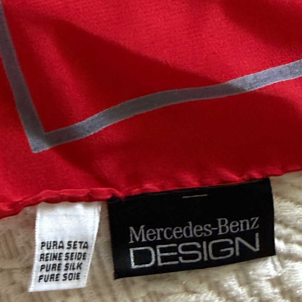 Mercedes Benz silk scarf and Silver key chain (SET 2 items) - Picture 6 of 7